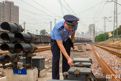 守护暑运安全 河南洛阳铁警37小时抓获盗窃铁路设施嫌疑人